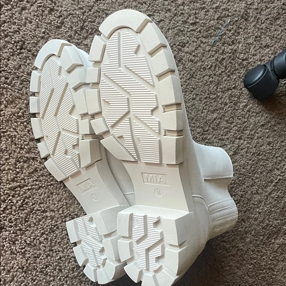 MIA Off-White Ankle Booties